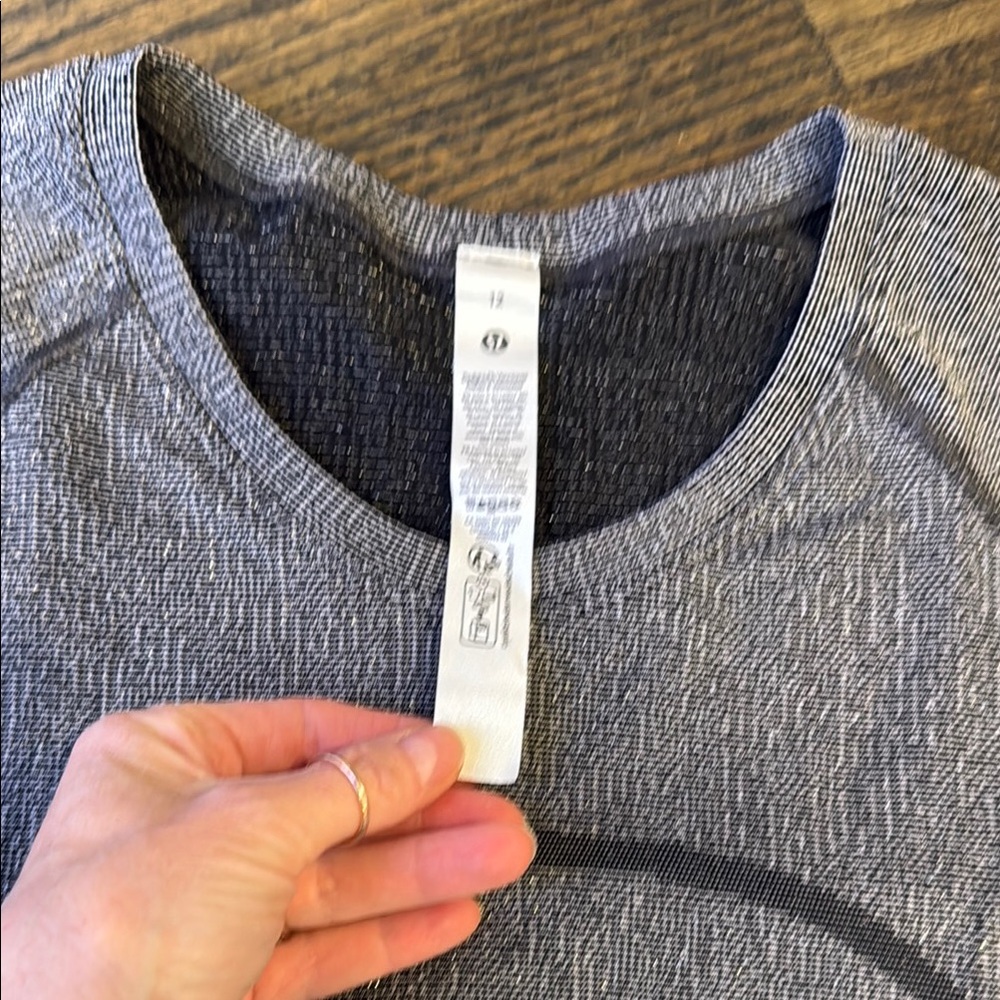 Lululemon Swiftly Tech Long-Sleeve Shirt 2.0 Waist Length Sparkle NWT size 12 - Picture 5 of 15